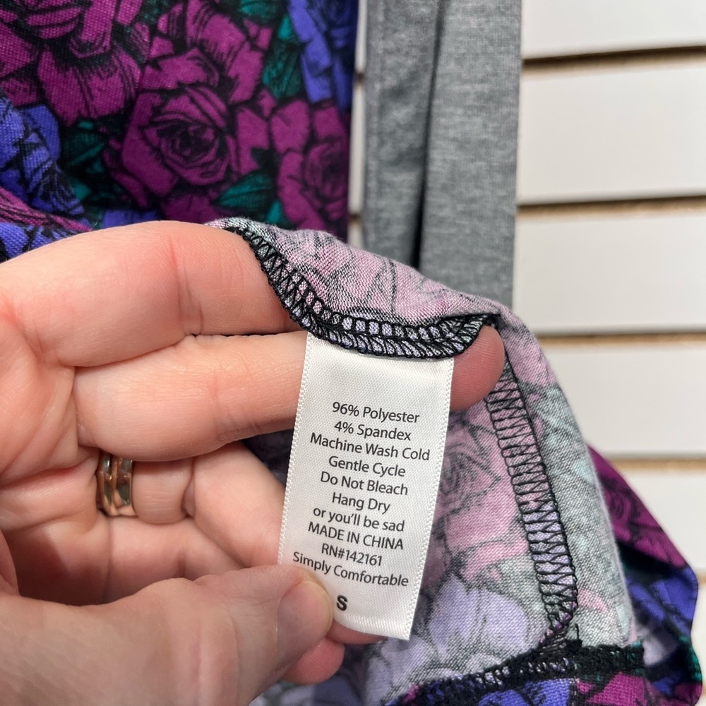 LuLaRoe “Randy” tee size small - Picture 4 of 8